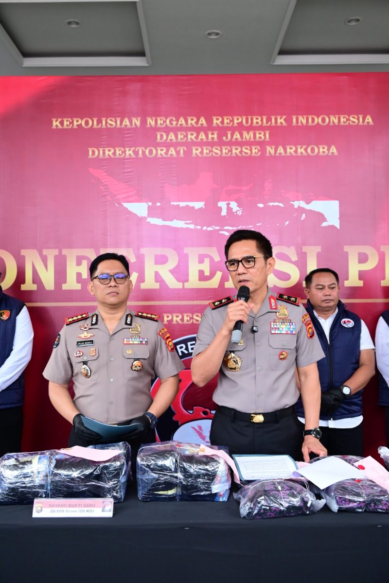 Polda Jambi berhasil mengungkap jaringan narkoba besar lintas provinsi dengan barang bukti bernilai miliaran rupiah.